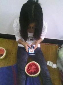 吃瓜娱乐图片搞笑,盘点那些让人捧腹的吃瓜娱乐瞬间  第2张